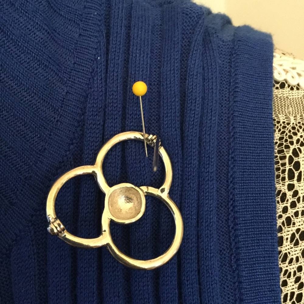 THREE RINGS AND RED LIGHTNING PINS 🌟 - Picture 2 of 4